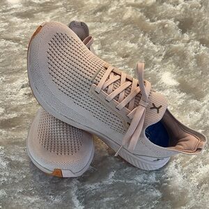 Flex Footwear Adapt Running Shoe, women’s size 8, NEW